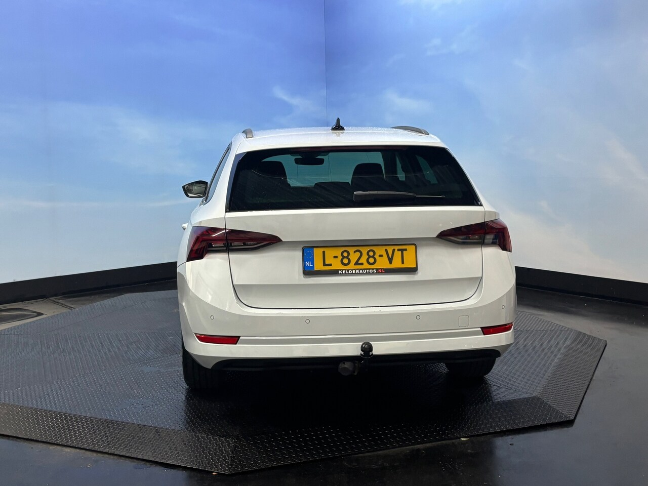 Skoda Octavia Combi - 1.0 TSI Business Edition Clima | Cruise | Navi | PDC | Trekhaak - AutoWereld.nl