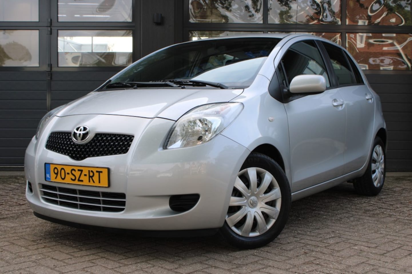 Toyota Yaris - 1.3 VVTI SOL   Airco / 5 deur / historie bekend - AutoWereld.nl