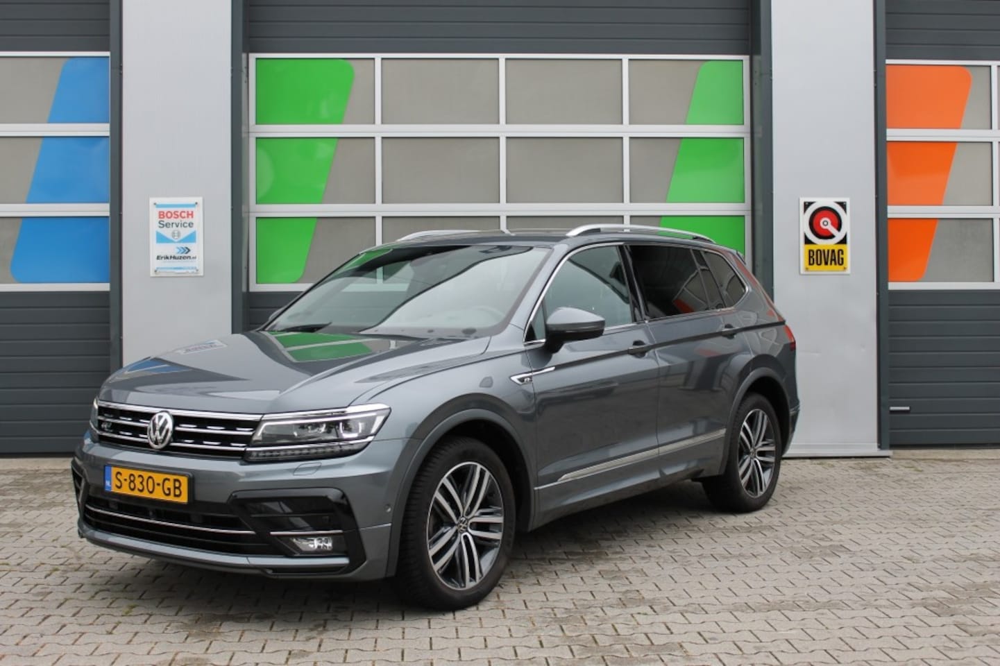 Volkswagen Tiguan - 2.0 TSI 4 Motion / HL BUS. / R-Line / Zeer compleet / Pano / Trekhaak - AutoWereld.nl