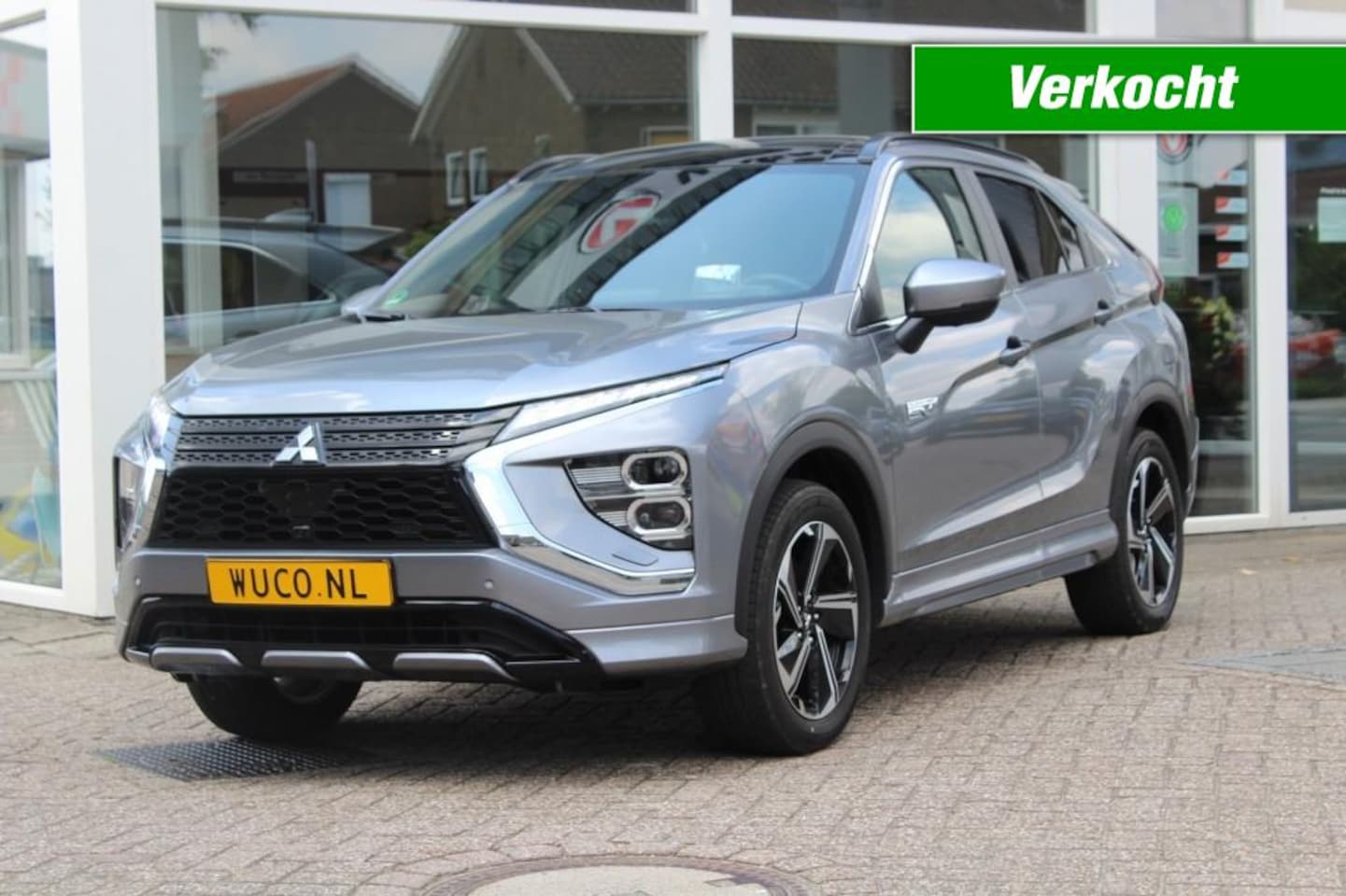 Mitsubishi Eclipse Cross - 2.4 PHEV Instyle * airco * cruise * leder* Schuifdak* - AutoWereld.nl