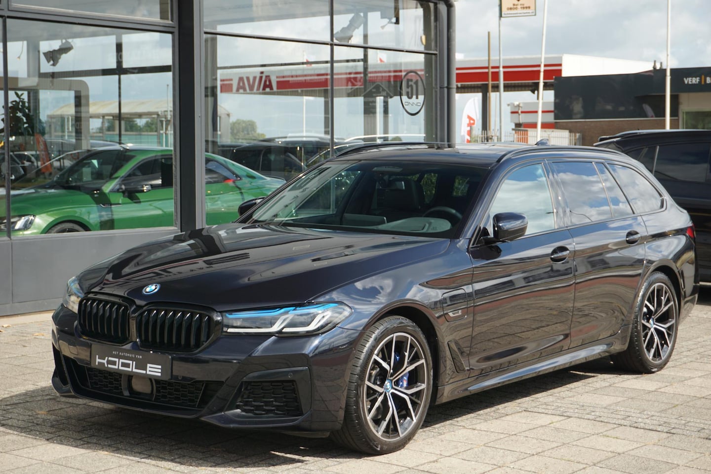 BMW 5-serie Touring - 530e High Executive | M pakket | PANO | Laser - AutoWereld.nl