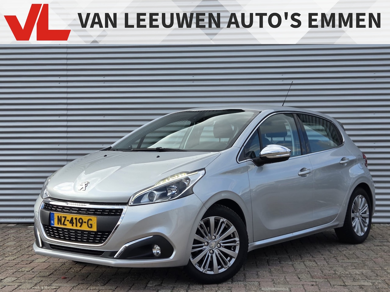 Peugeot 208 - 1.2 PureTech Blue Lease Executive | Nieuw Binnen | Navigatie | Climate Control | APK 02-06 - AutoWereld.nl