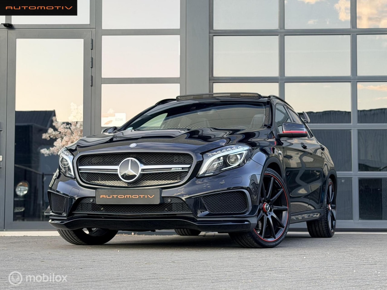 Mercedes-Benz GLA-Klasse - AMG 45 4Matic Edition 1 PANO / AMG SEATS - AutoWereld.nl
