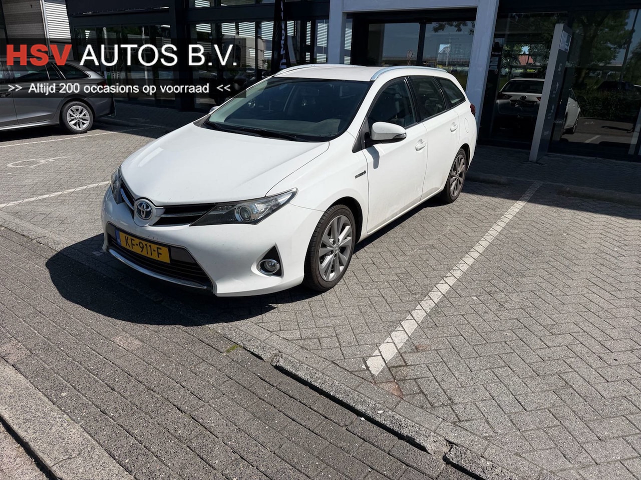 Toyota Auris Touring Sports - 1.8 Hybrid Lease navi LM airco - AutoWereld.nl