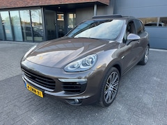 Porsche Cayenne - 3.0 S E-Hybrid PANO LUCHTVERING LEDER ORIG NL NAP
