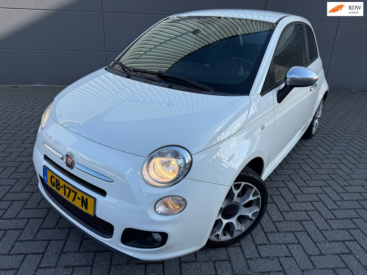 Fiat 500 - 1.2 BiColore*Automaat*airco*Velgen*2eEigenaar*APK*C-D-Afstanbediening - AutoWereld.nl