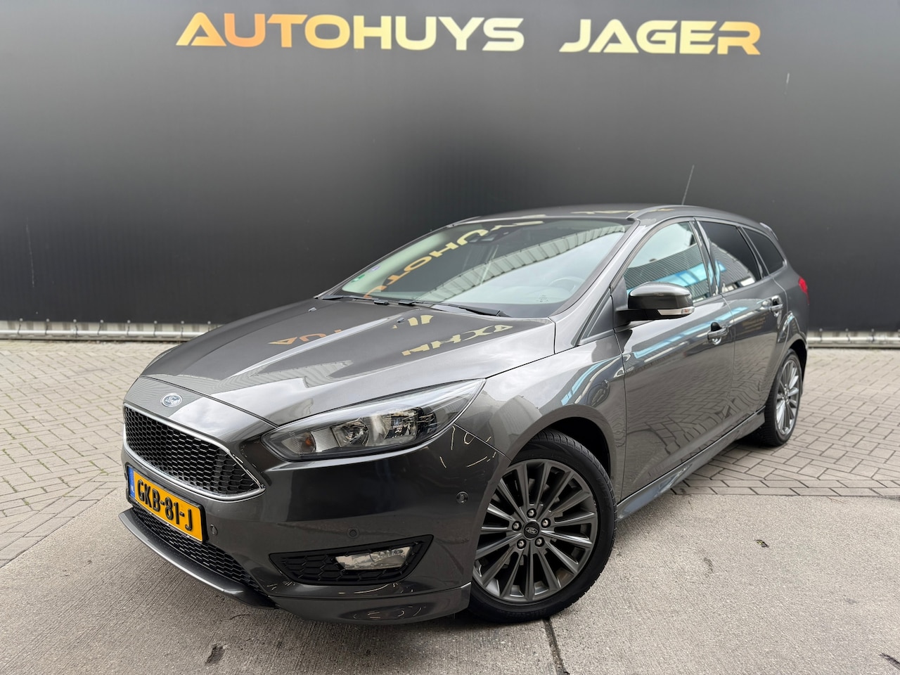 Ford Focus Wagon - 1.5 Titanium Trekhaak Stoel Stoelverwarming Sensoren Aut.Inparkeren - AutoWereld.nl