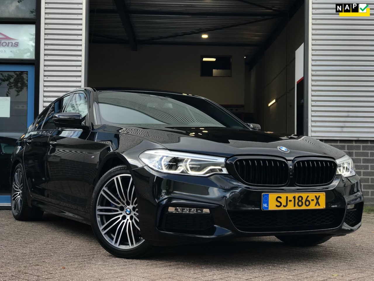 BMW 5-serie - 530i High Executive|M-pakket|Keyless|Memory|Stoelverwarming|19''Inch - AutoWereld.nl