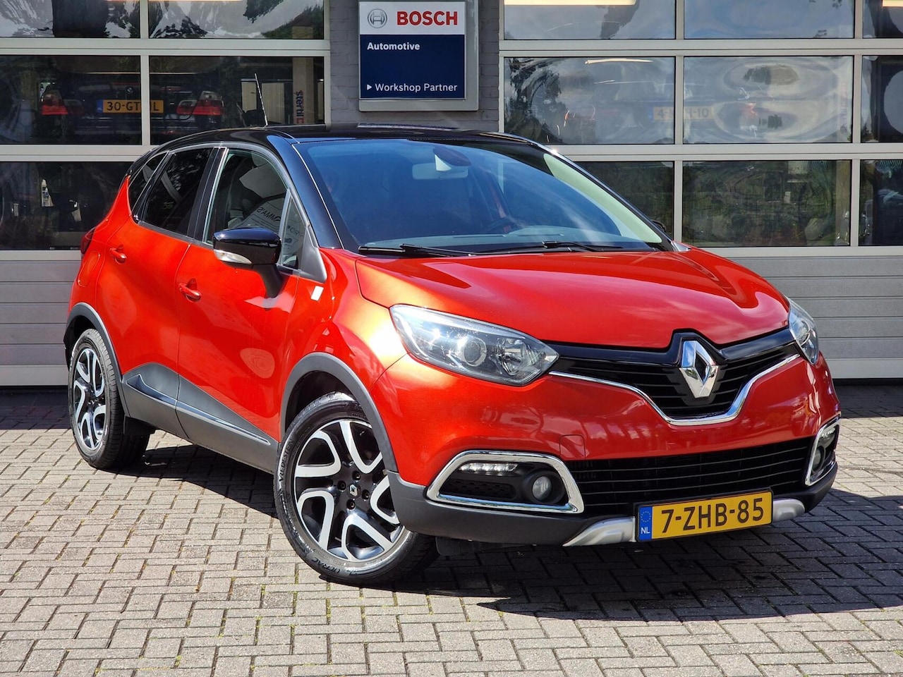 Renault Captur - 0.9 TCe Helly Hansen|Clima|Trekhaak|Camera|PDC| - AutoWereld.nl