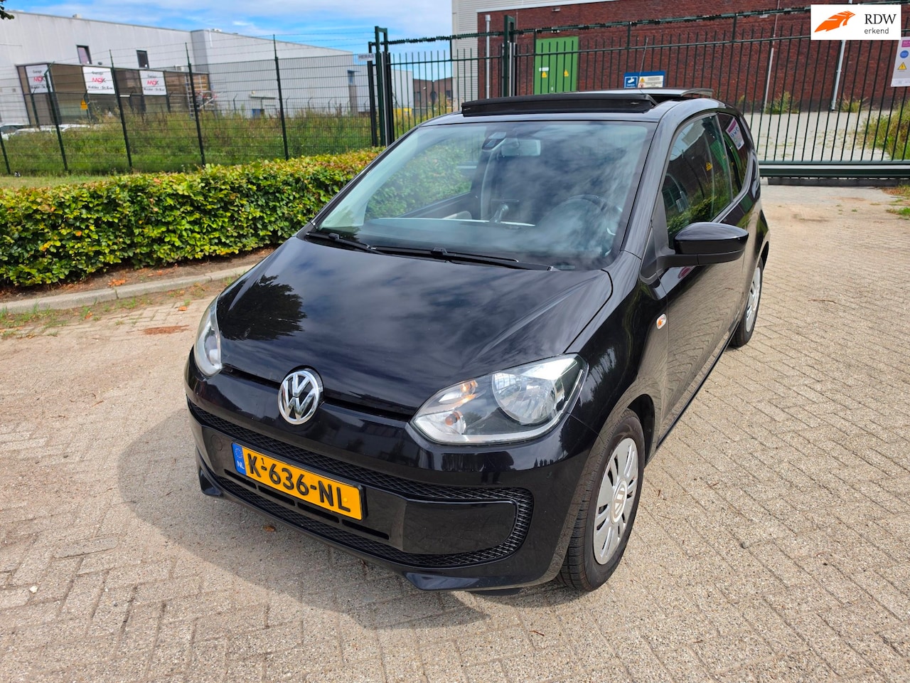 Volkswagen Up! - 1.0 move up! BlueMotion PANO AIRCO NETJES! - AutoWereld.nl
