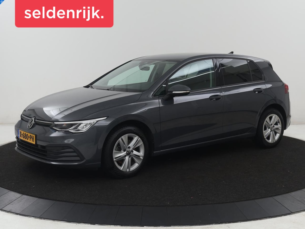 Volkswagen Golf - 1.5 TSI Life | Stuur/stoel verwarming | Adaptive cruise | Sfeerverlichting | Carplay | Par - AutoWereld.nl