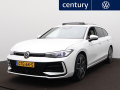 Volkswagen Passat Variant - 1.5 eHybrid R-Line Edition | Panodak | Zwenkbare Trekhaak | Camera | Navi | ACC | Massage