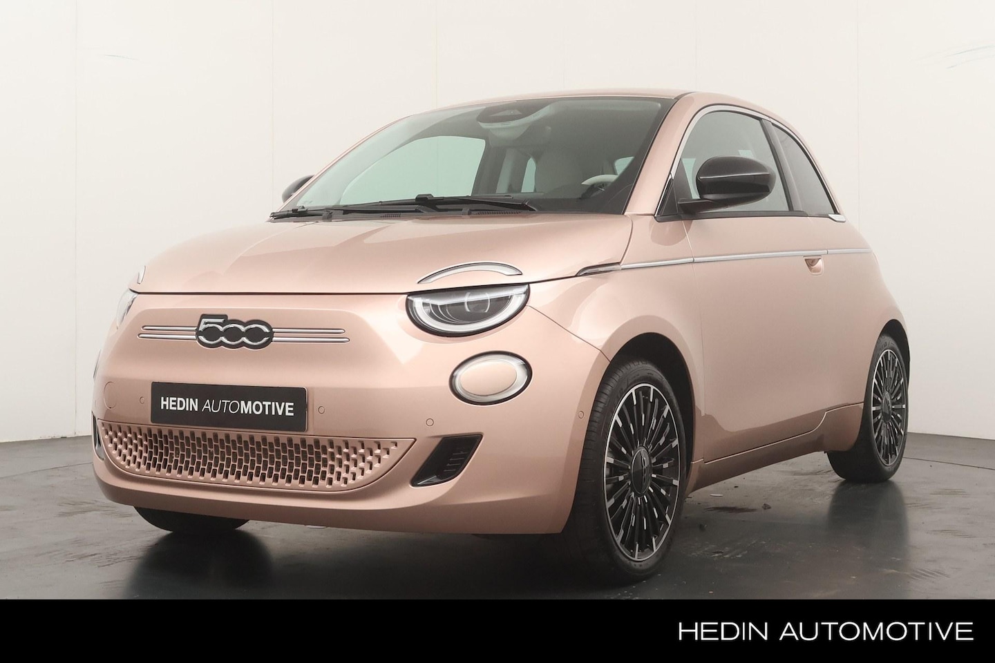 Fiat 500e - 3+1 La Prima 42 kWh Climate Control | Cruisecontrol | Parkeer Camera | Full Map Navigatie - AutoWereld.nl