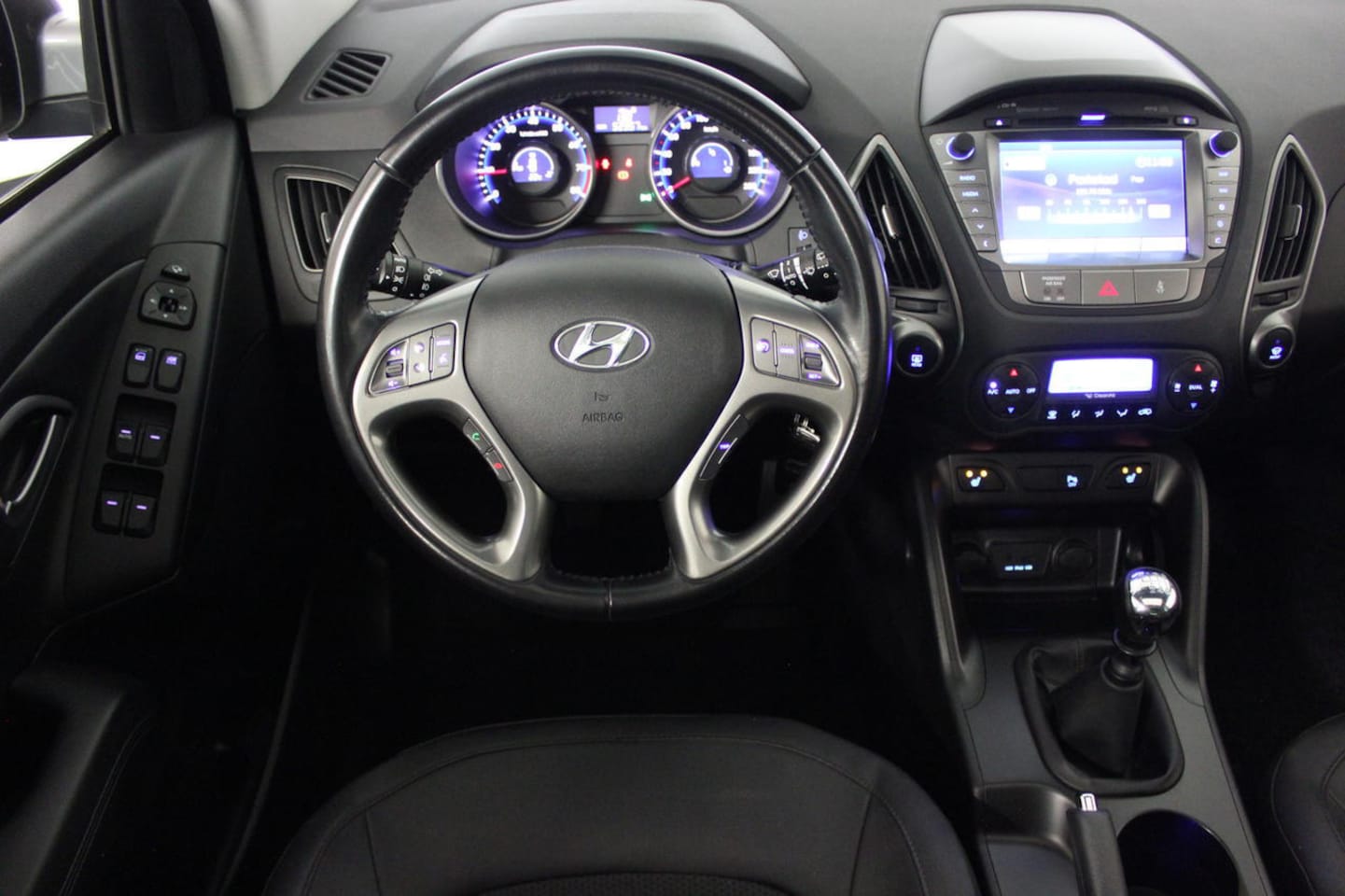 Hyundai ix35 - *PANO*KEYLESS GO*NAVI*CRUISE*CAMERA*LEDER* - AutoWereld.nl