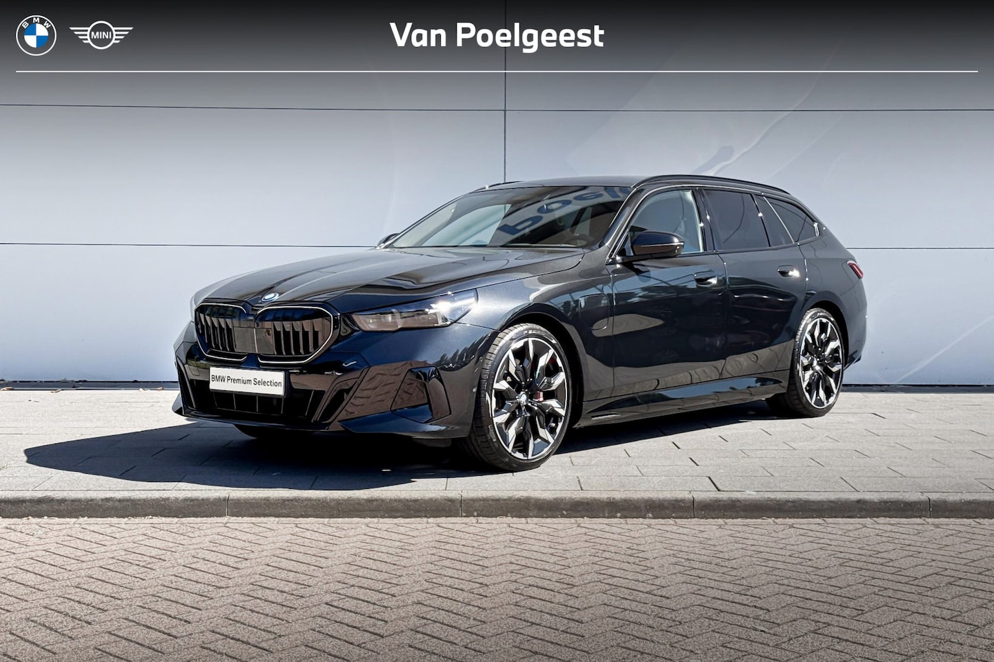 BMW 5-serie Touring - 550e xDrive M-Sport Pro | Bowers & Wilkins | Trekhaak | Innovation Pack | Travel Pack | Pa - AutoWereld.nl