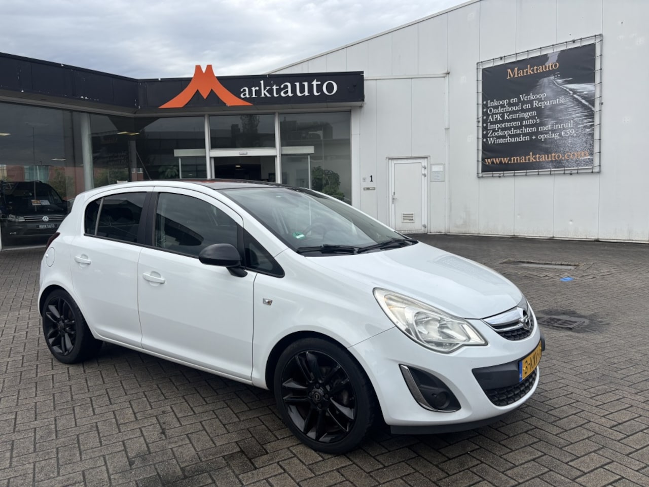 Opel Corsa - 1.2-16V Anniversary Edition Airco Cruise - AutoWereld.nl