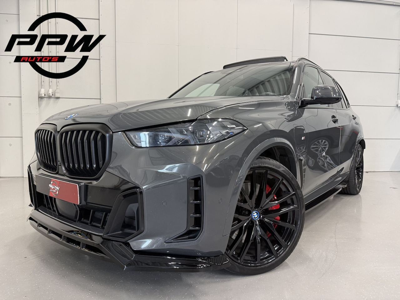 BMW X5 - xDrive50e M-Sport DRAVITGRAU/PANO/22"/M-SPORTSTOELEN/SKY-LOUNGE/MASSAGE+VENTILATIE/H&K/22" - AutoWereld.nl