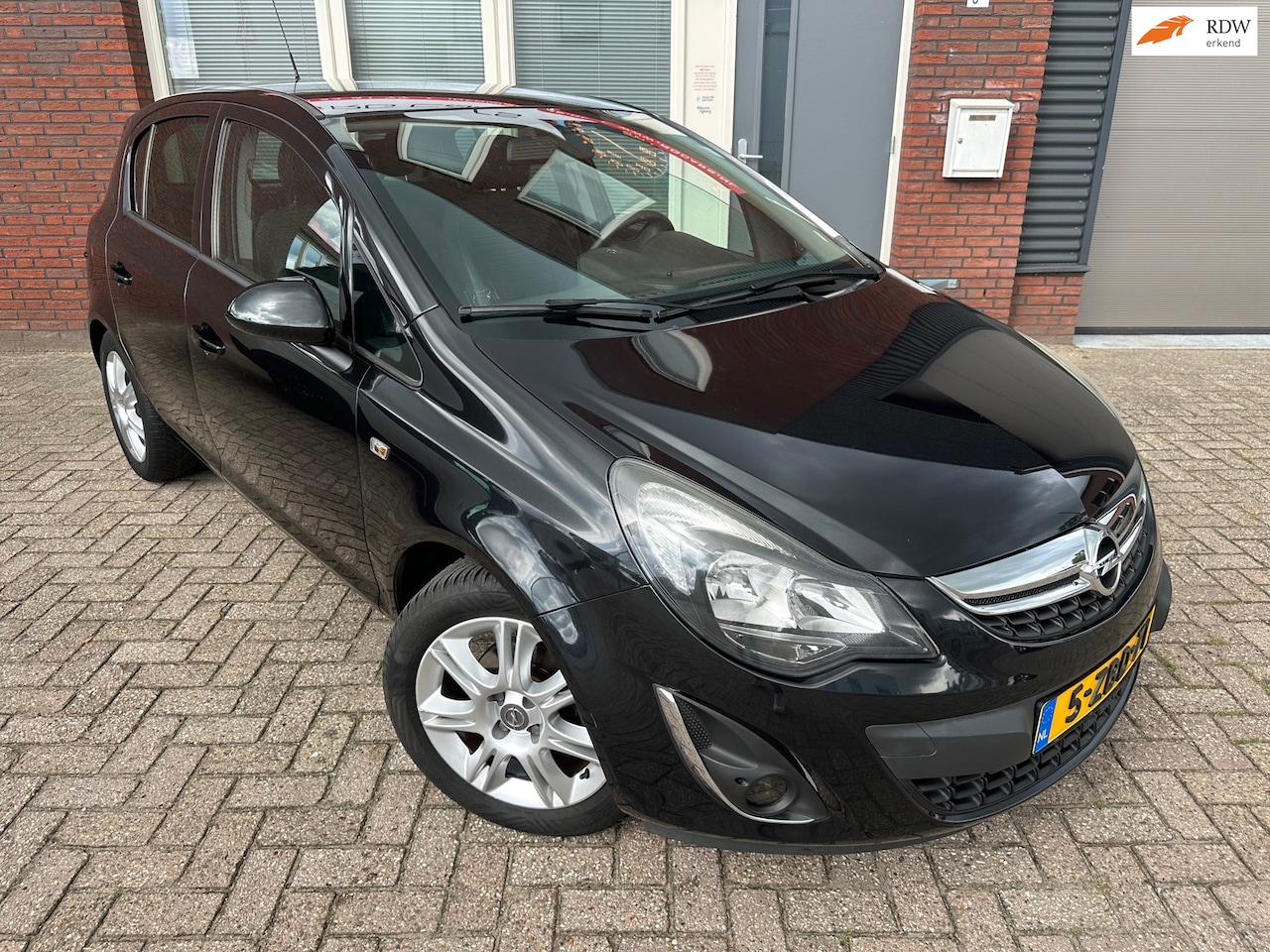 Opel Corsa - 1.4-16V BlitZ / Navi / PDC / Leder / Stoelverw / Cruise / LM - AutoWereld.nl