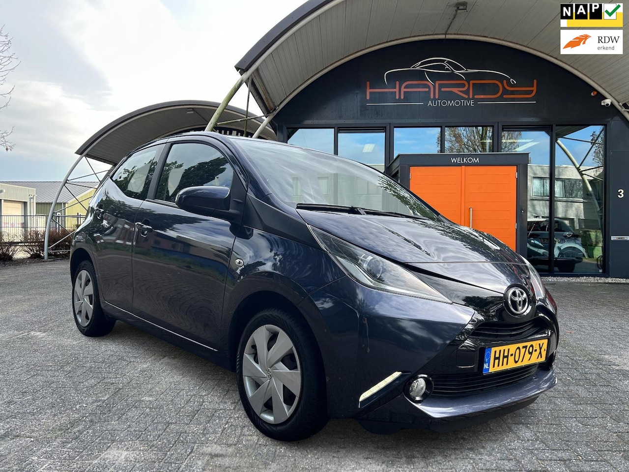 Toyota Aygo - 1.0 VVT-i X-PLAY CAMERA 100% Dealer Onderhouden Rijklaarprijs! - AutoWereld.nl