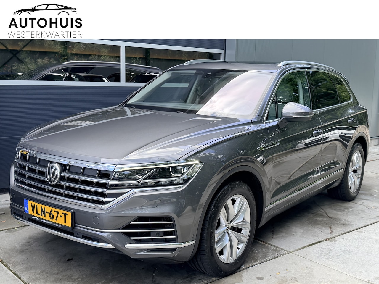 Volkswagen Touareg - 3.0TDI 230pk 4-Motion Grijs Kenteken Luchtvering Trekhaak Matrix Leder Camera Panorama - AutoWereld.nl