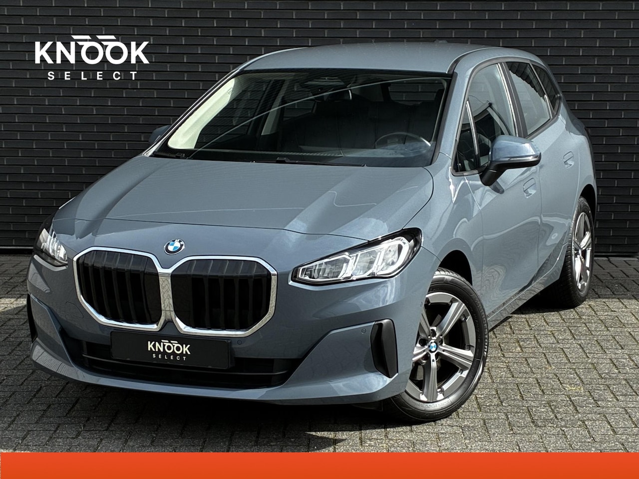 BMW 2-serie Active Tourer - 220i Automaat / Live Cockpit Professional / Navigatiesysteem / Cruise Control / Leder / Ac - AutoWereld.nl