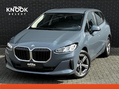 BMW 2-serie Active Tourer - 220i Automaat / Live Cockpit Professional / Navigatiesysteem / Cruise Control / Leder / Ac