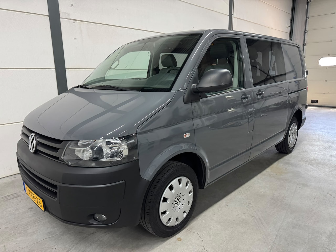 Volkswagen Transporter - 2.0 TDI 140pk L1H1 Comfortline Rolstoelbus , Zelfrijder , 1e Eigenaar , Dealer Onderhouden - AutoWereld.nl