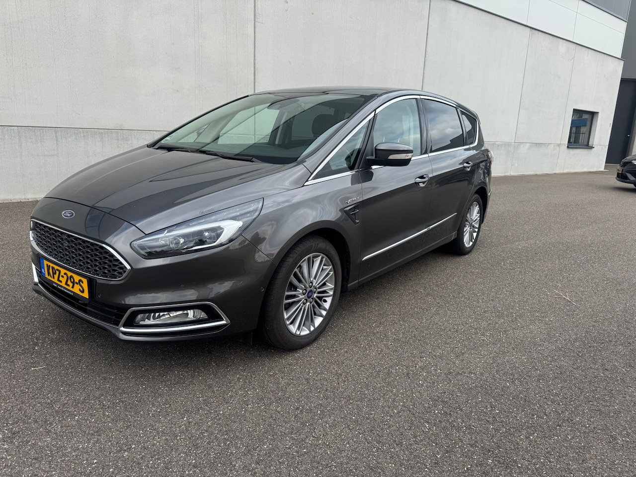 Ford S-Max - 2.0 Vignale Aut Pano 241pk - AutoWereld.nl