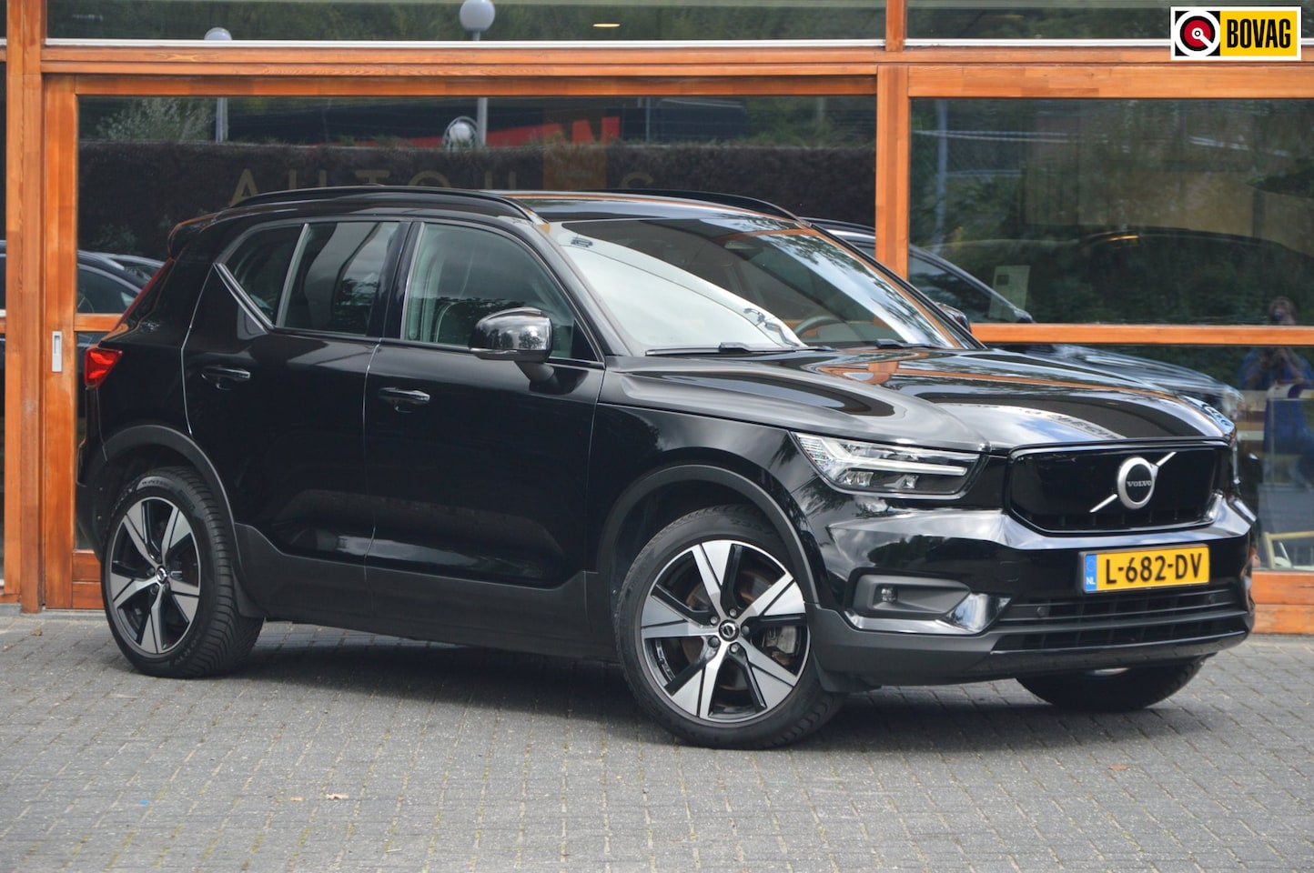 Volvo XC40 - Recharge P8 AWD R-Design | 93% SOH | Adaptive Cruise | Stoel + Stuur Verwarmd | All-Season - AutoWereld.nl