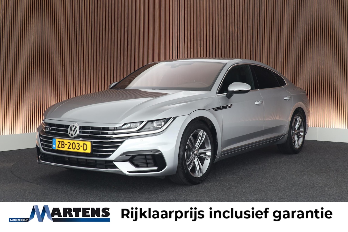 Volkswagen Arteon - 1.5 TSI 150pk DSG 2x R-Line Trekhaak Stoelverwarming Keyless Virtual Cockpit Navigatie - AutoWereld.nl