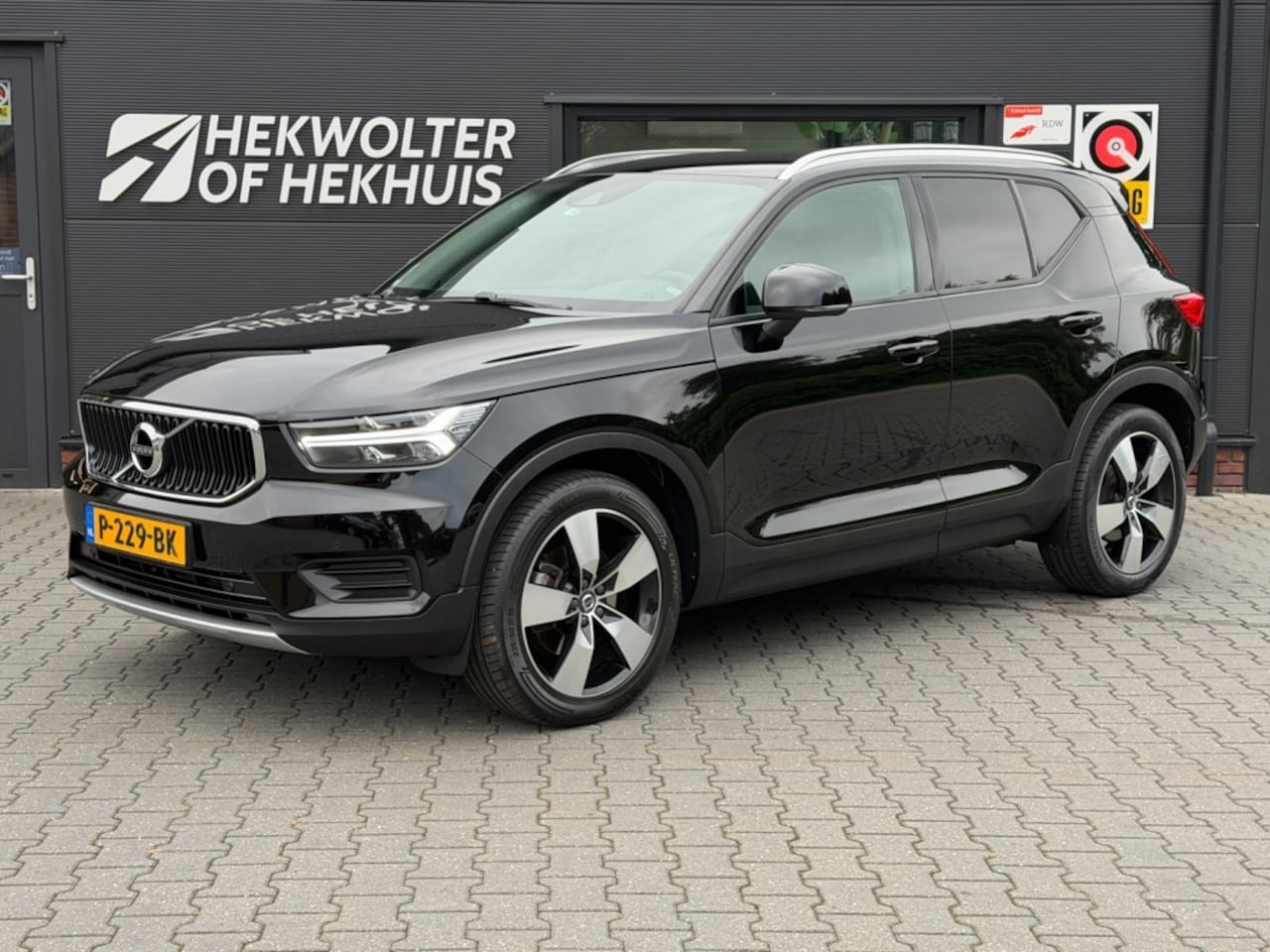 Volvo XC40 - 2.0 T4 190 pk | Momentum | Trekhaak | Camera | Cruise - AutoWereld.nl