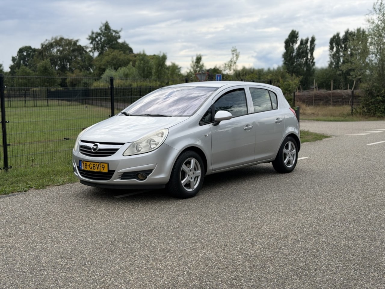 Opel Corsa - 1.4 | AIRCO | CRUISECONTROL | PARKEERSENSOREN - AutoWereld.nl