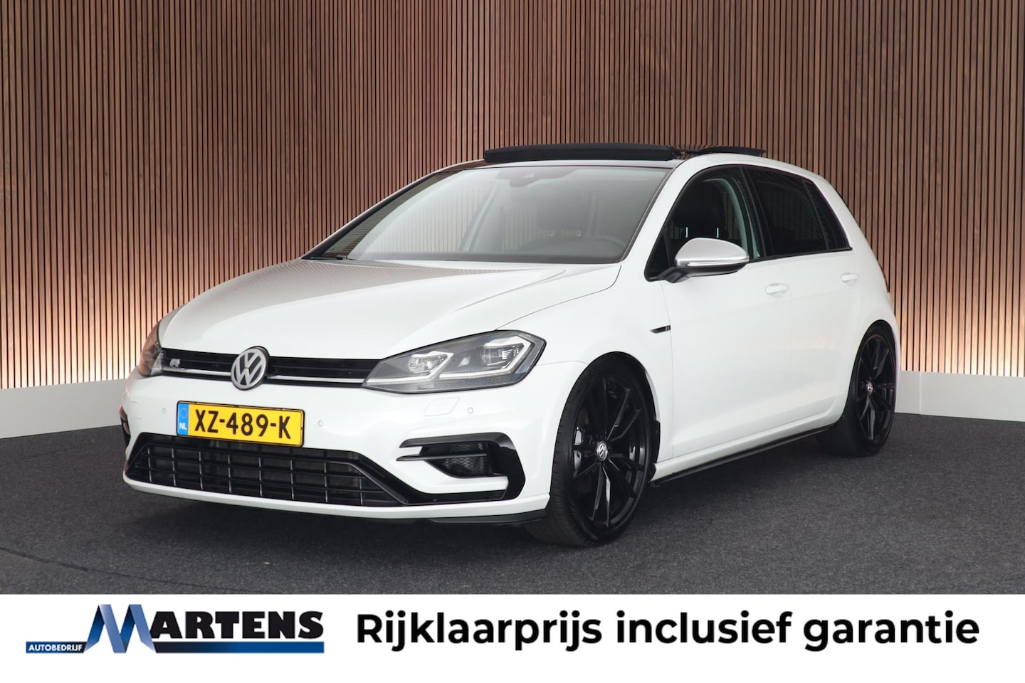 Volkswagen Golf - 1.5 TSI 150pk 2x R-Line Panoramadak Dynaudio Leder Trekhaak LED Navigatie - AutoWereld.nl