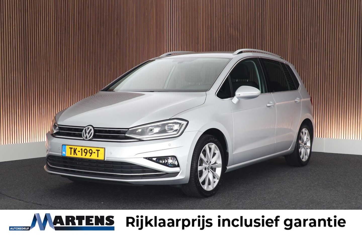 Volkswagen Golf Sportsvan - 1.5 TSI ACT 130pk DSG Highline Trekhaak Camera LED Navigatie - AutoWereld.nl