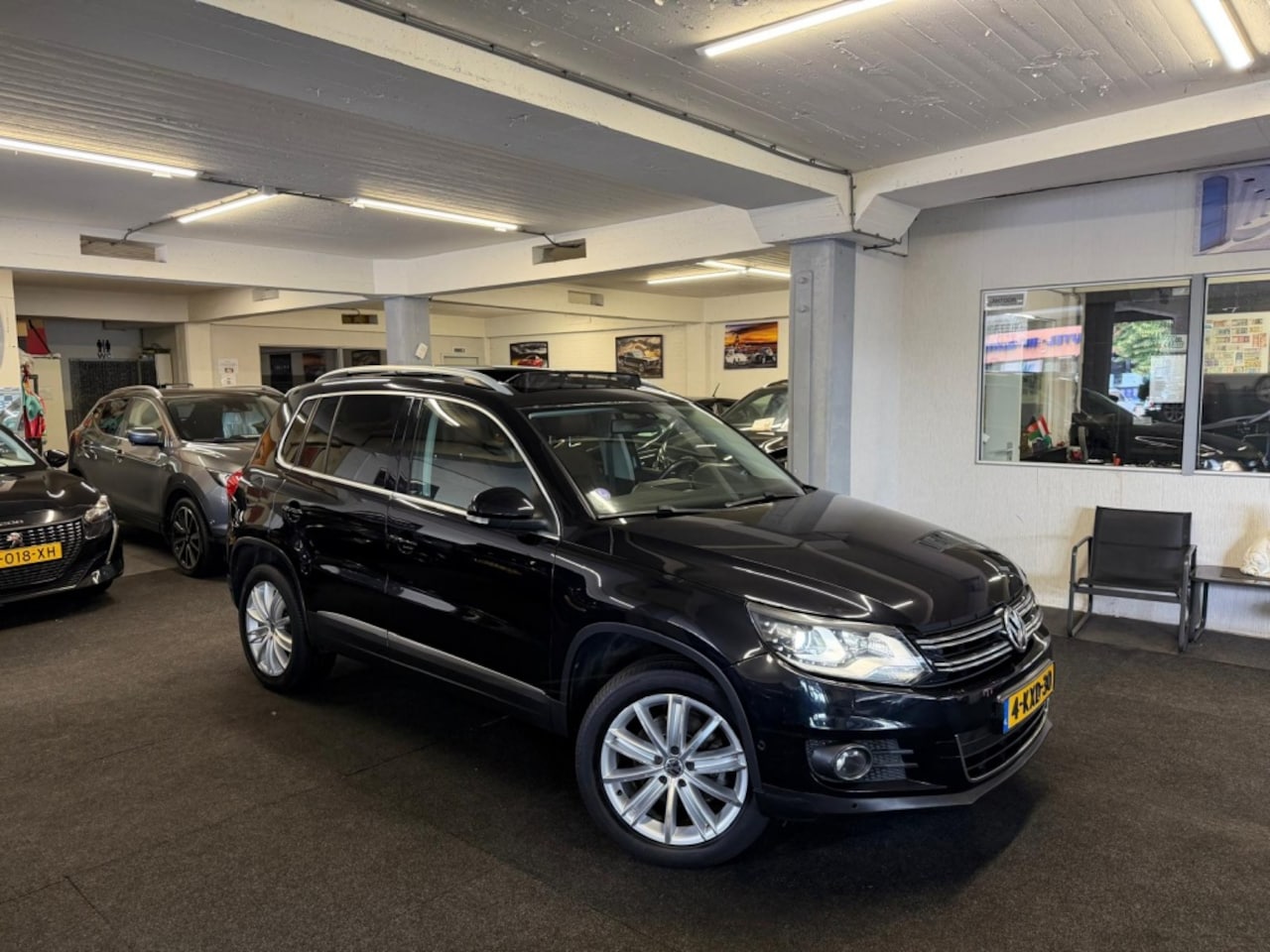 Volkswagen Tiguan - 2.0 TSI Sport&St.4M*Schuifdak*Automaat*Keyless - AutoWereld.nl