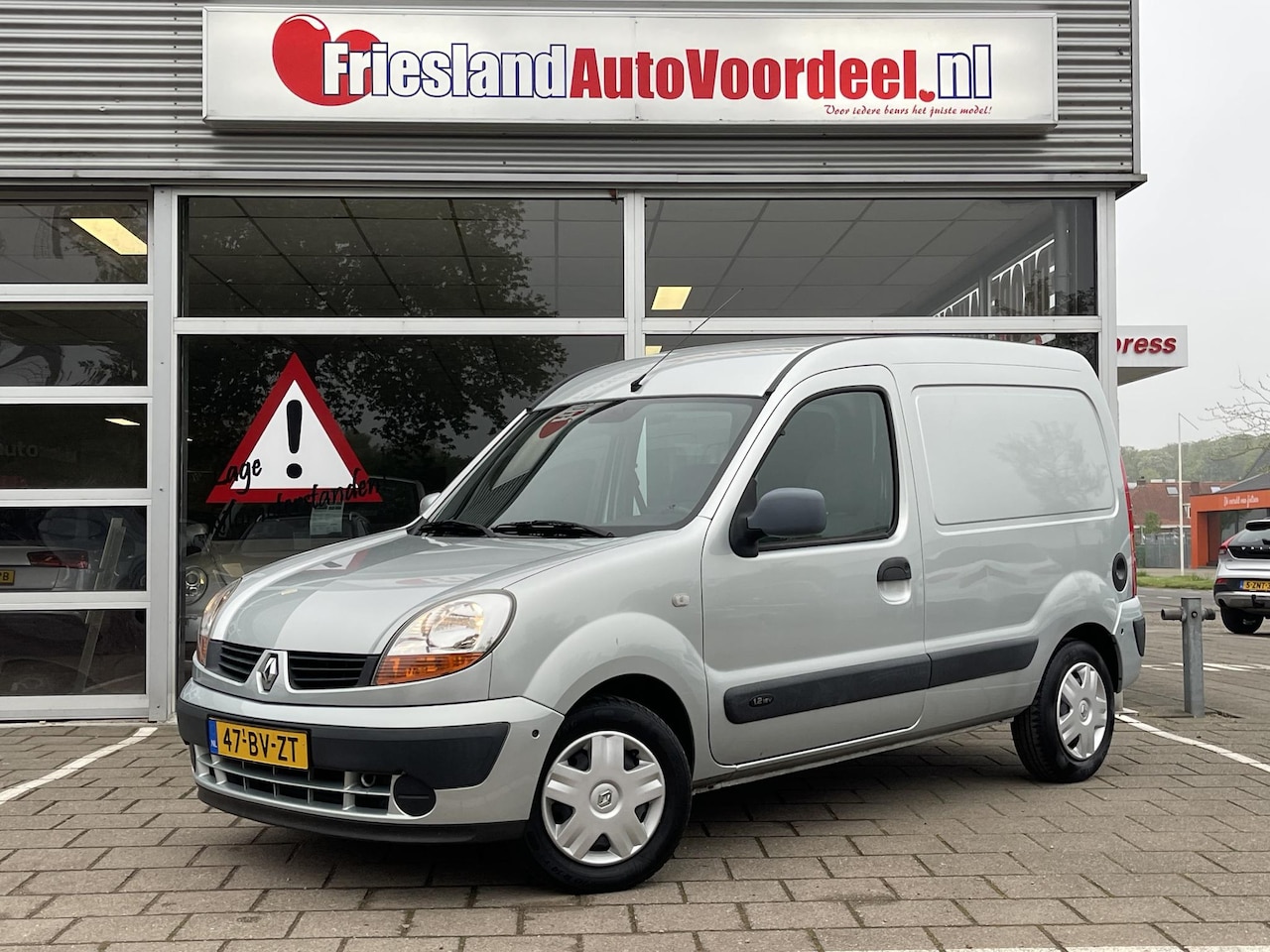 Renault Kangoo Express - 1.2-16V Confort Light /Airco/Parkeersensoren achter/75.064 km NAP/APK 05-2027/ - AutoWereld.nl