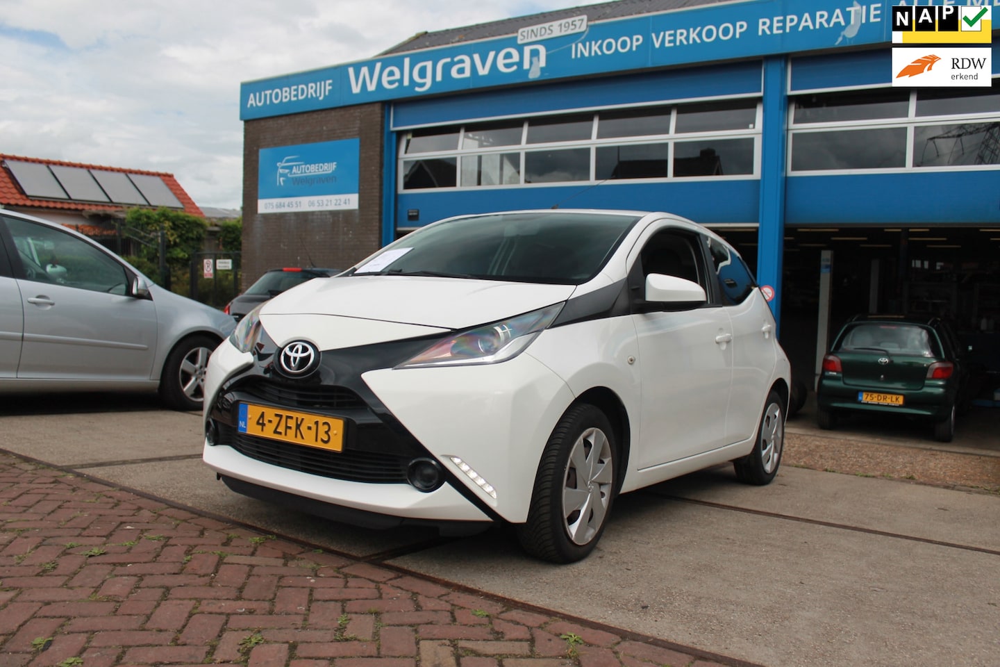 Toyota Aygo - 1.0 VVT-i x-play camara nwe.koppeling 59000km - AutoWereld.nl