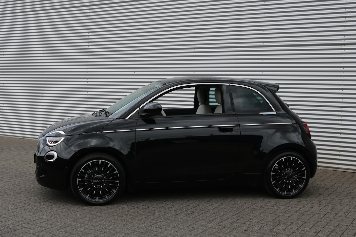 Fiat 500 - 3+1 La Prima By Bocelli 42 kWh (Leder Carplay ACC JBL Camera Full-Led 17Inch Pdc V+A Priva - AutoWereld.nl