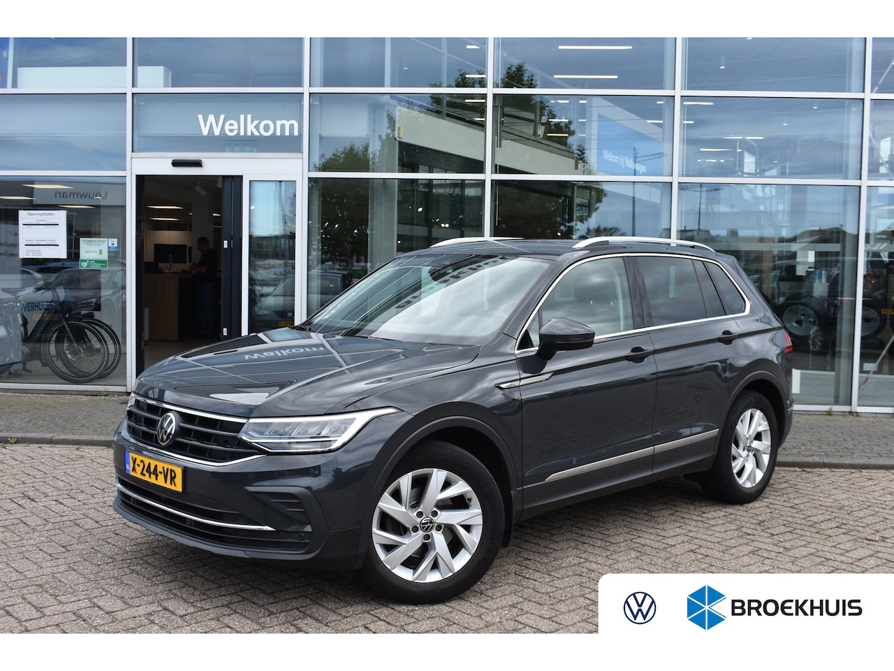 Volkswagen Tiguan - 1.5 TSI 150PK DSG-7 Life | TREKHAAK | ADAPT. CRUISE | STUUR + STOELVERW. | APP CONNECT | C - AutoWereld.nl