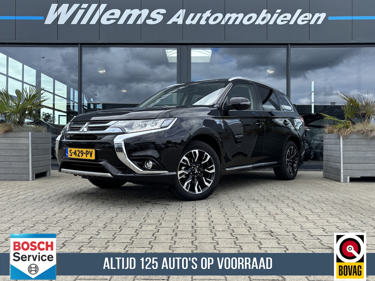 Mitsubishi Outlander - 2.0 PHEV Premium Afneembare Trekhaak, Schuifkanteldak & 360"Camera - AutoWereld.nl