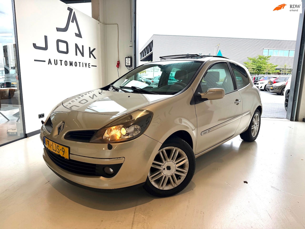 Renault Clio - 1.6-16V Dynamique Comfort LPG G3 Leder Pano Airco - AutoWereld.nl