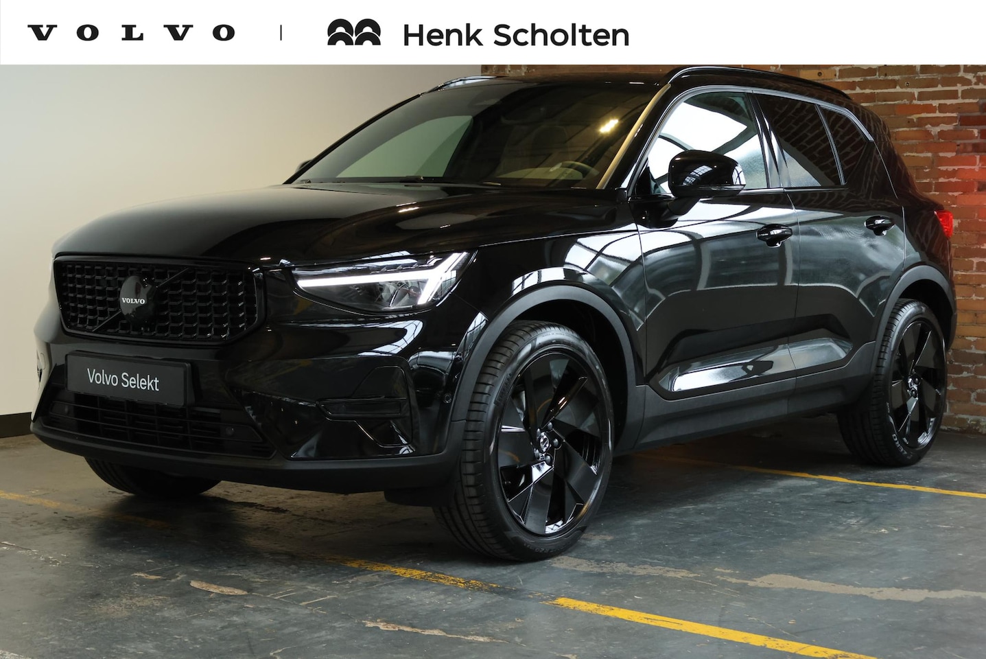Volvo XC40 - B4 Plus Black Edition | Panoramadak | 360° Parkeercamera | Parkeersensoren voor + achter | - AutoWereld.nl
