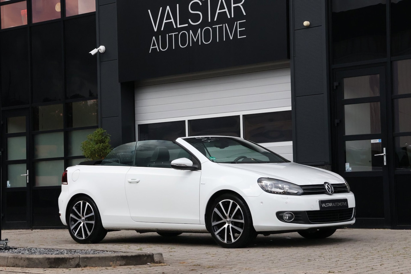 Volkswagen Golf Cabriolet - 1.4 TSI CUP | XENON - LED | Charleston | Stoelverwarming - AutoWereld.nl