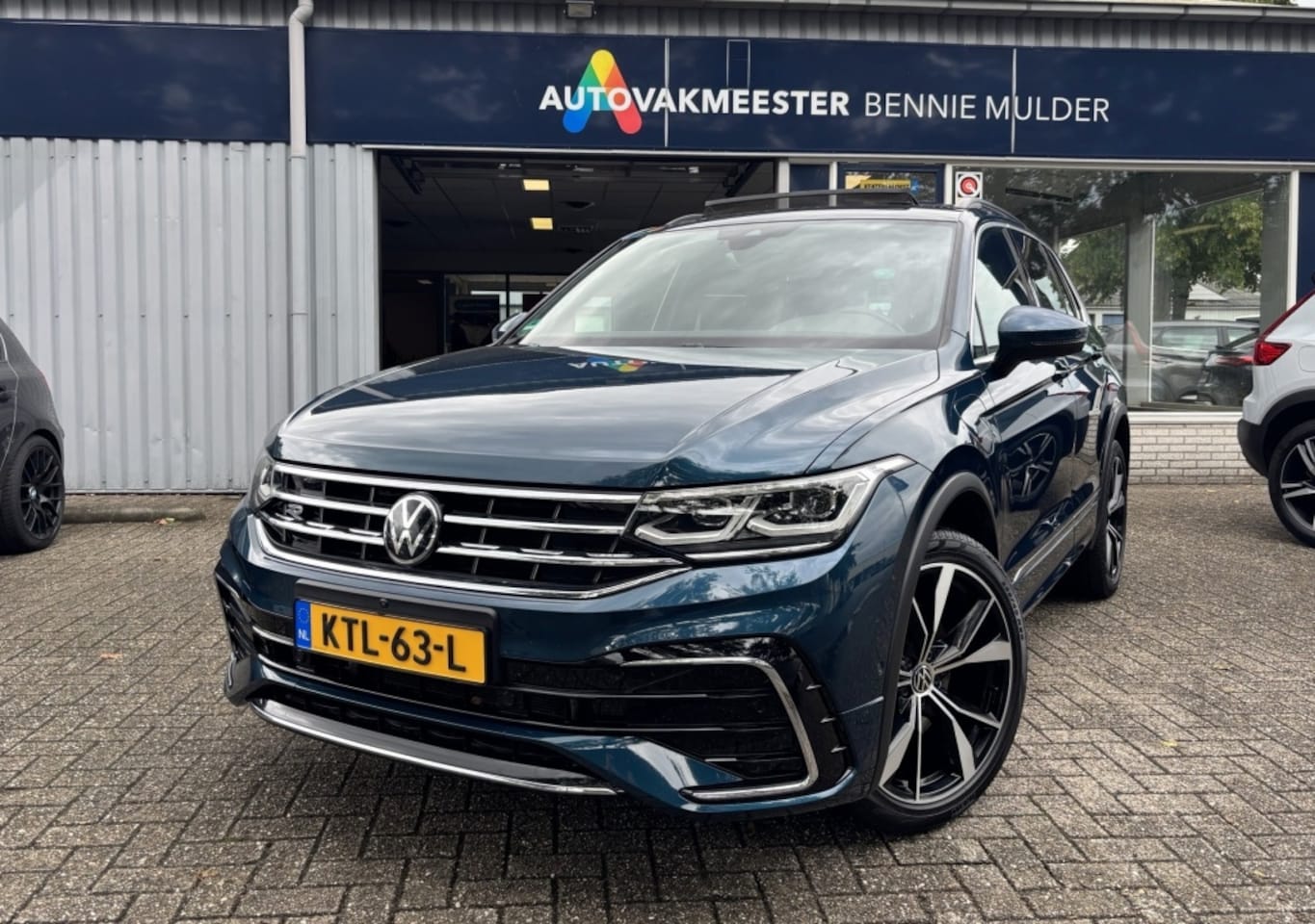 Volkswagen Tiguan - 1.4 TSI eHybrid R-LINE / TREKHAAK / SCHUIFDAK - AutoWereld.nl
