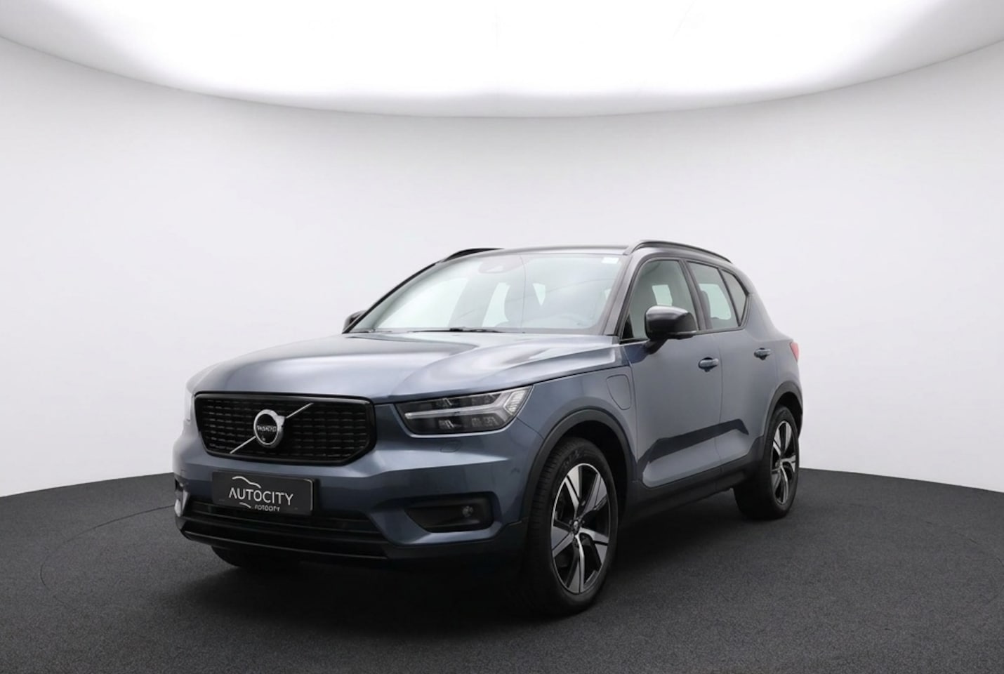Volvo XC40 - T5 Recharge R-Design 262PK l Pano l Camera l Harman Kardon - AutoWereld.nl