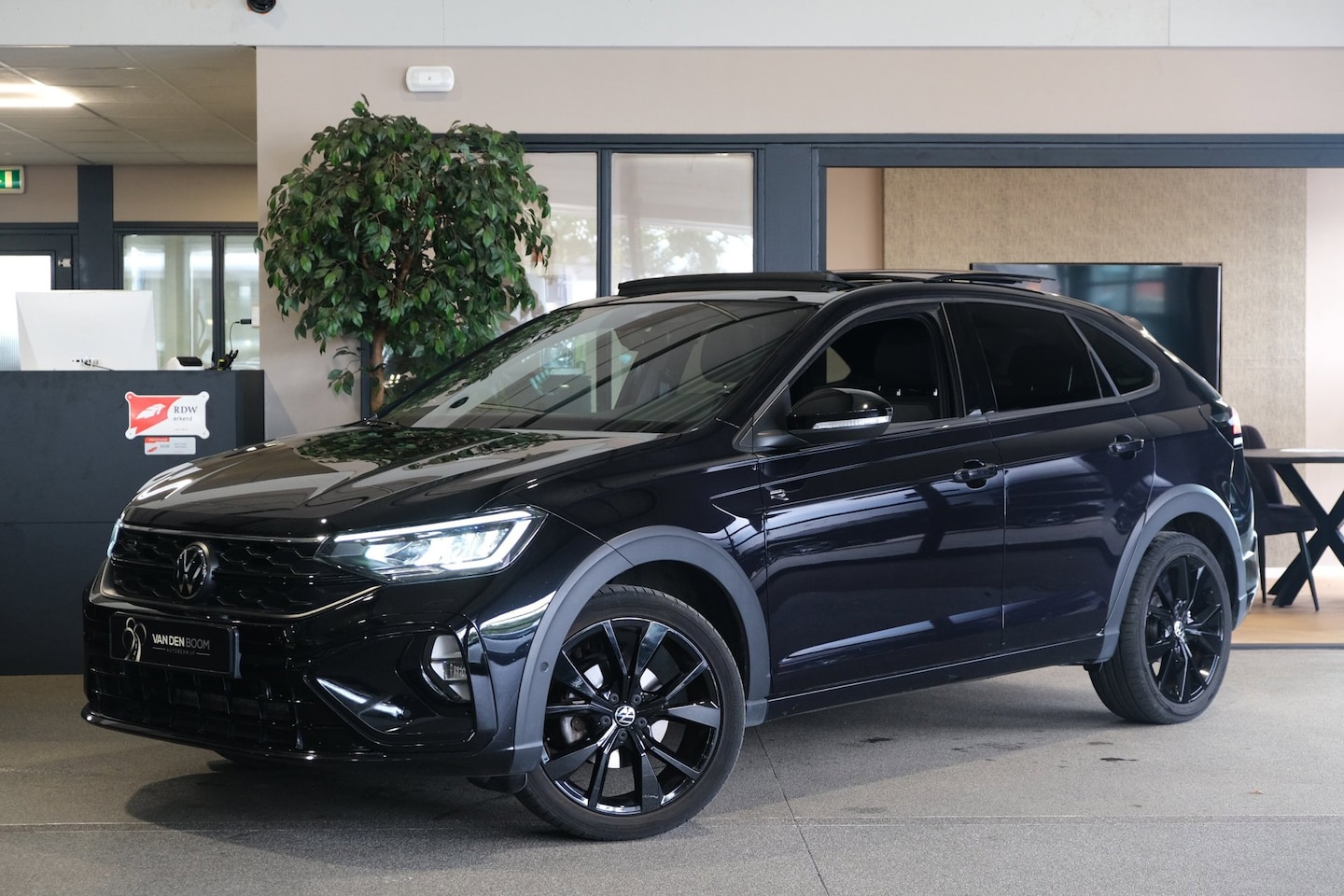 Volkswagen Taigo - 1.0 TSI 2x R-Line 116PK Facelift Pano Black Style Keyless Virtual Cam Navi ACC - AutoWereld.nl