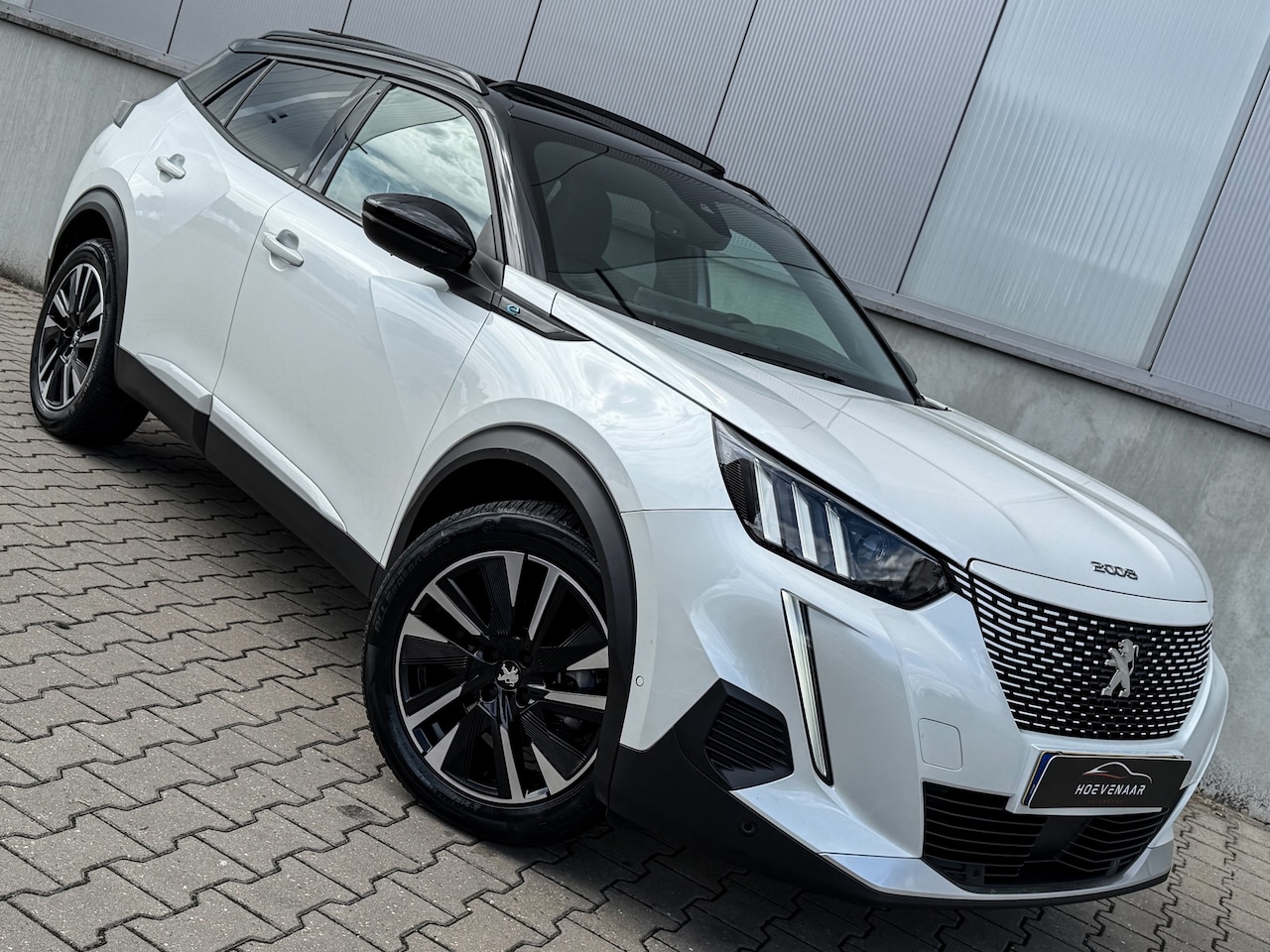 Peugeot e-2008 - EV GT 50 kWh Pano Massage Soh 95% - AutoWereld.nl