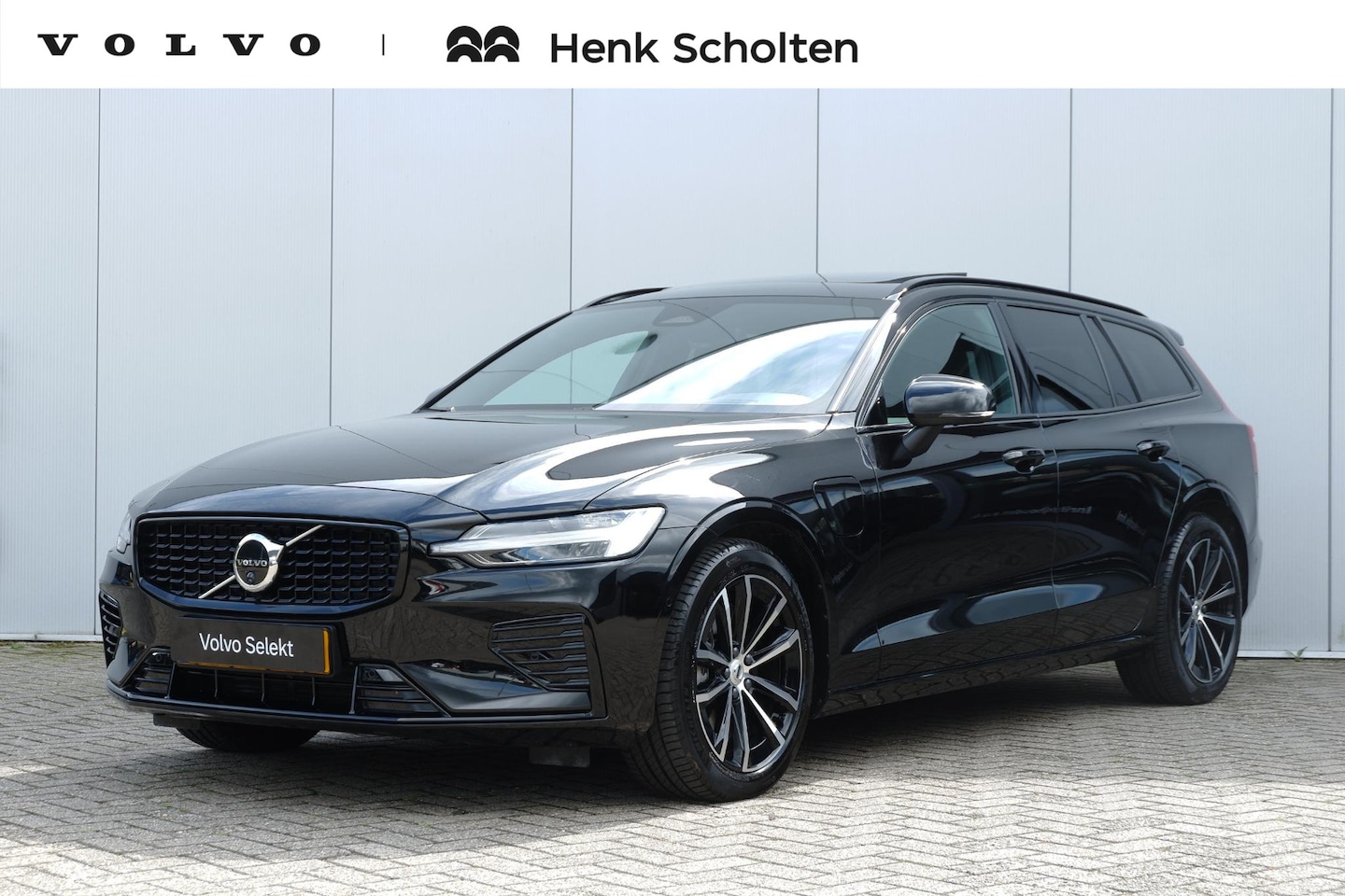 Volvo V60 - T8 Plug-in hybrid AWD Plus Dark | Trekhaak | Panoramadak | Verwarmbare voorstoelen, achter - AutoWereld.nl