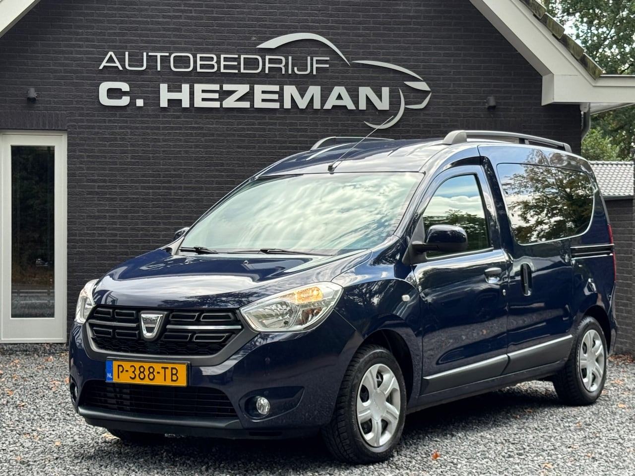 Dacia Dokker - 1.6 SCe NavigatieSysteem Airco Trekhaak 105DKM Dakrails RUIMTE - AutoWereld.nl