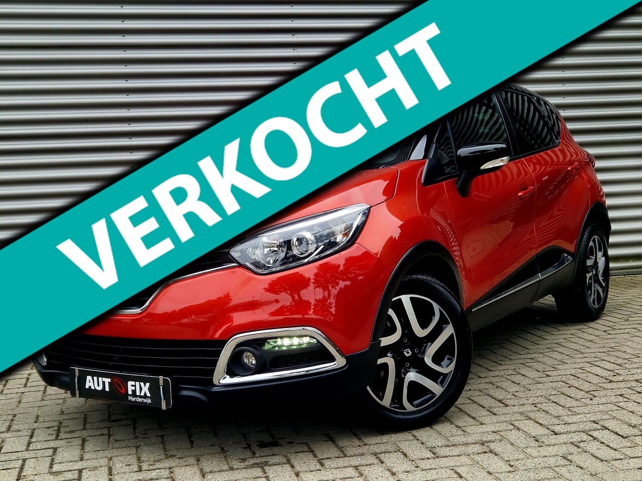 Renault Captur - 1.2 TCe Helly Hansen / Automaat / Nieuwe ketting / Trekhaak - AutoWereld.nl